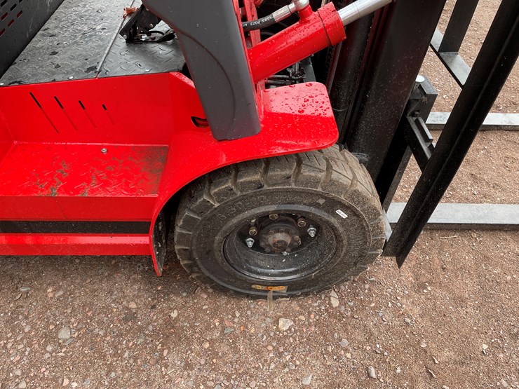 #8163-•-agt-electric-forklift-image-18