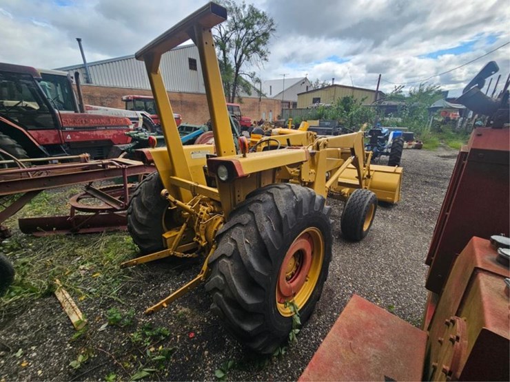 #2008-•-massey-ferguson-loader-tractor-image-5