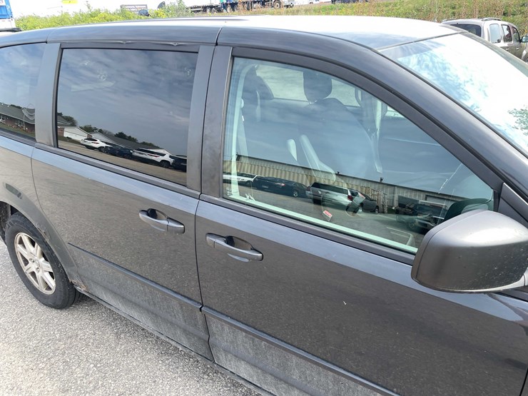 2012-dodge-caravan-image-18