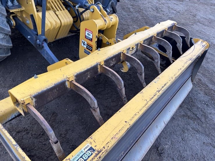 2019-deere-210l-image-19