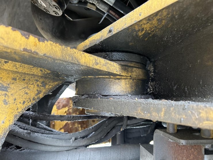 2014-deere-824k-image-37