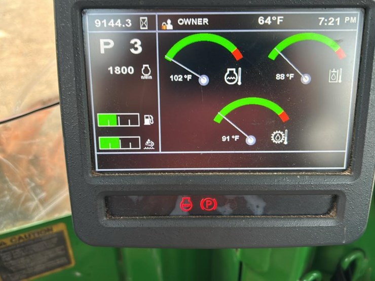 2018-deere-648l-image-38