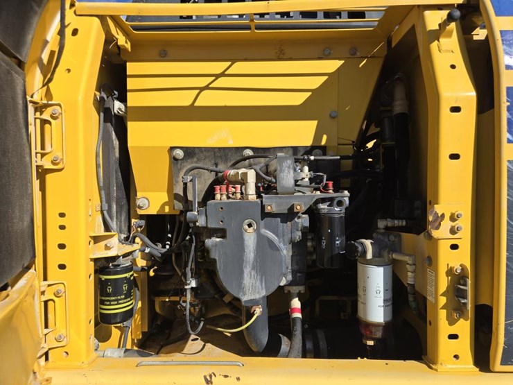 komatsu-pc210-lc-10-image-45