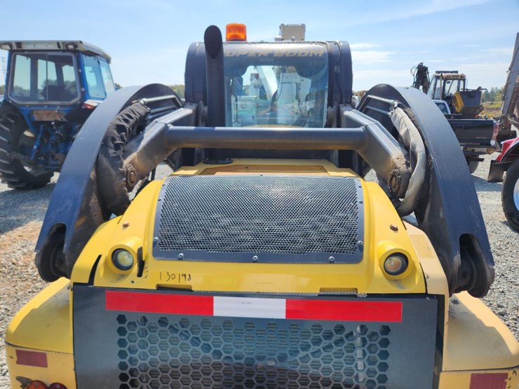 2012-new-holland-l223-image-22