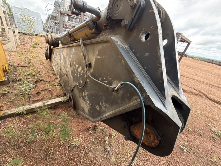 2020-deere-670g-lc-image-44