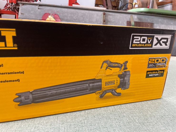 #6347-•-new-dewalt-20v-xr-axial-leaf-blower-image-3