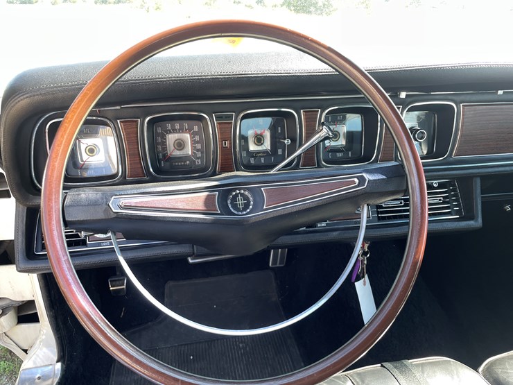 #1022-•-1969-lincoln-continental-mark-iii-image-51