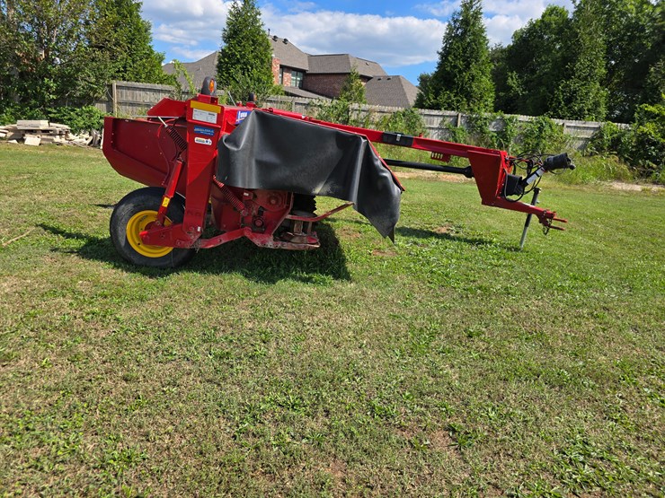 2023-new-holland-210-image-8