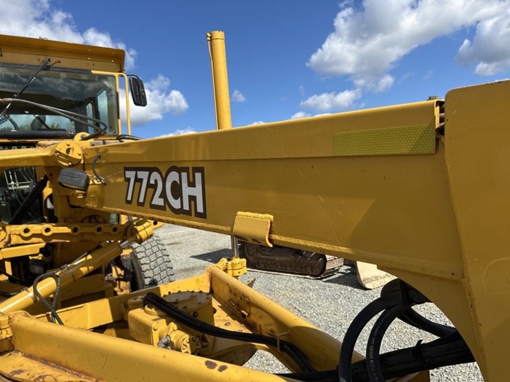 2001-deere-772ch-image-36