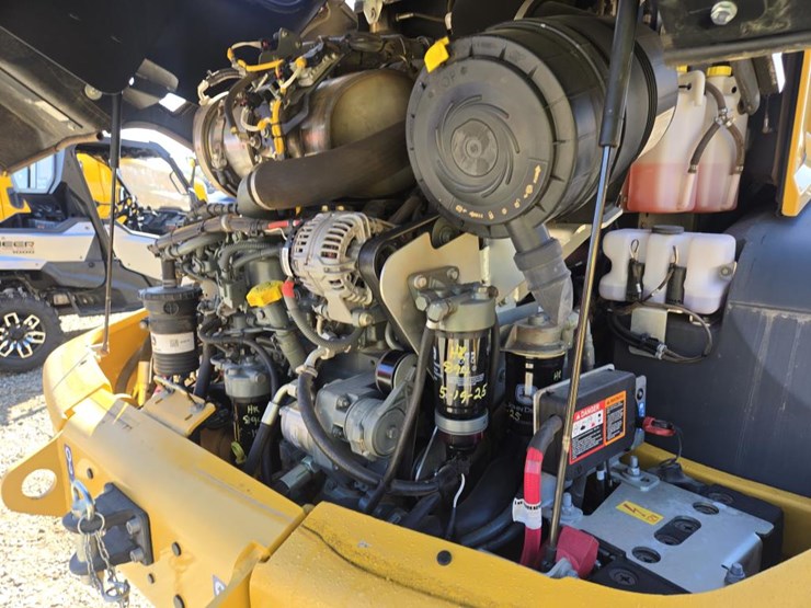2019-deere-344l-image-45