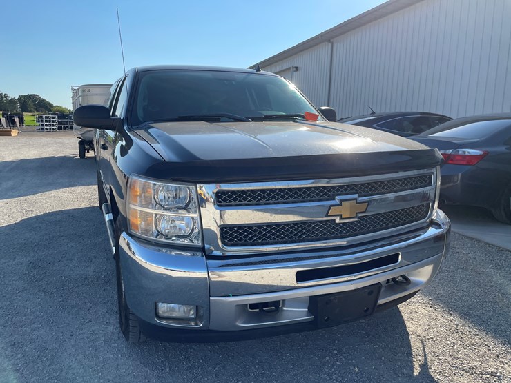 #1012-•-2012-chevy-silverado-1500-extended-cab-pickup-truck-image-3