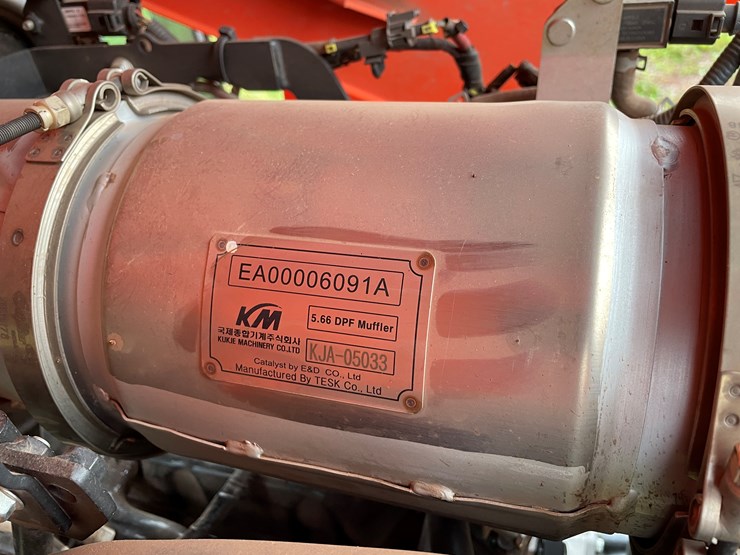 #8065-•-2024-bad-boy-4035ch-4wd-tractor-with-front-mount-berco-66"-snowblower-image-48