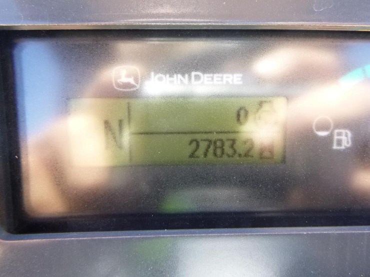 2021-deere-210l-image-41