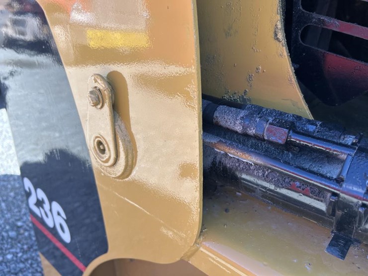 caterpillar-236-image-18