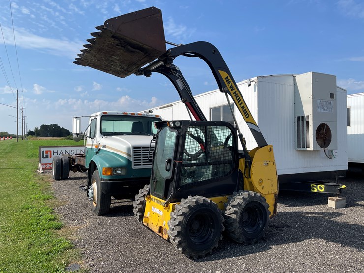 2019-new-holland-l216-image-35