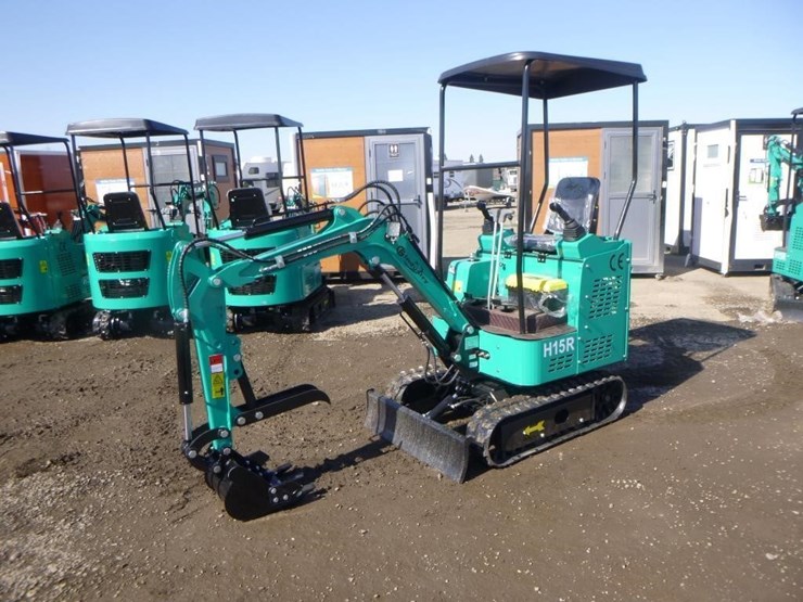 2025-agt-h15r-hydraulic-excavator-image-1