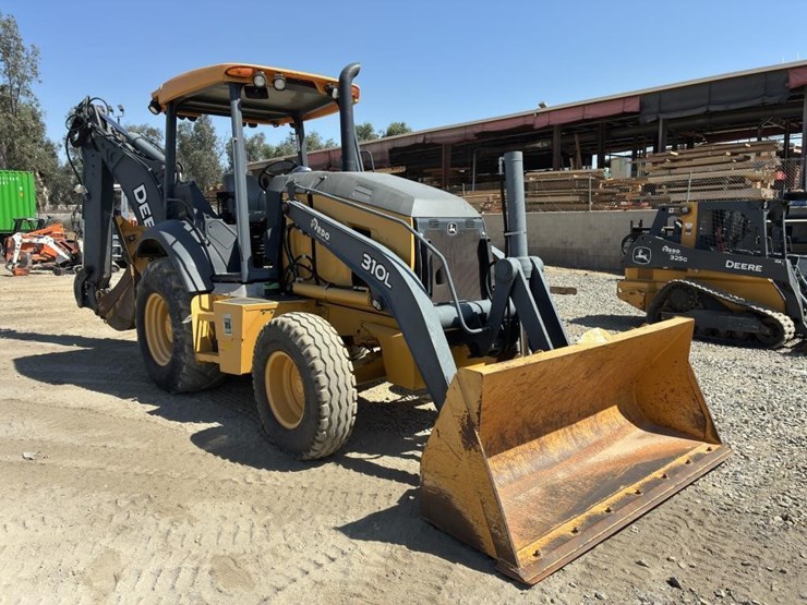 2018-deere-310l-image-2