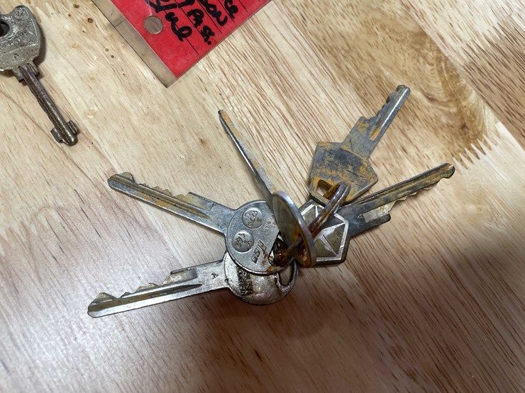 #5518-•-vintage-auto-keys-(cw)-image-3