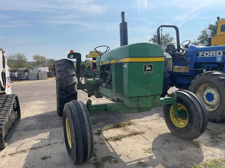 john-deere-2840-image-3