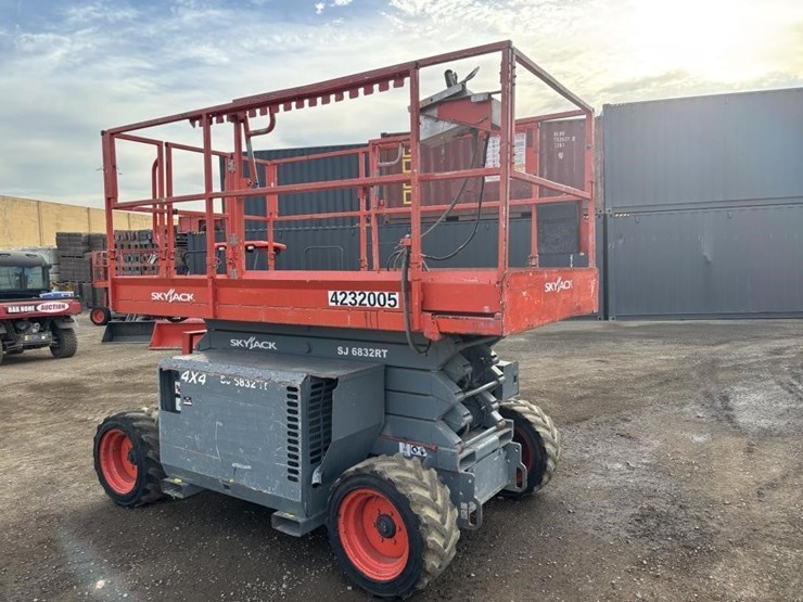 2012-skyjack-sj6832rt-image-2