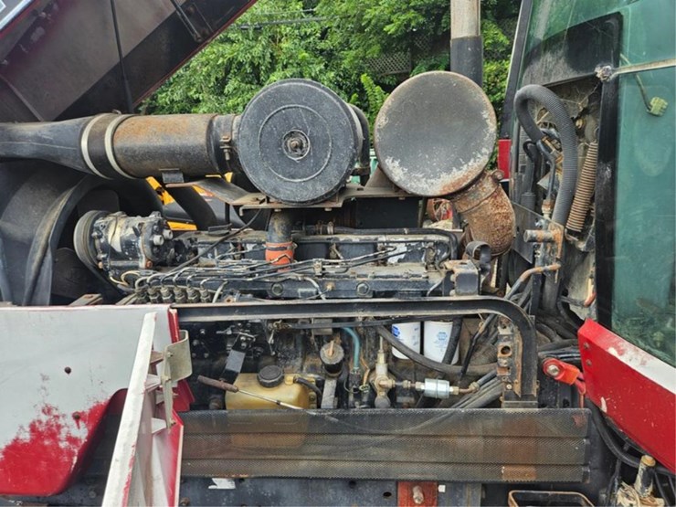 #2003-•-case-international-7110-magnum-tractor-image-9