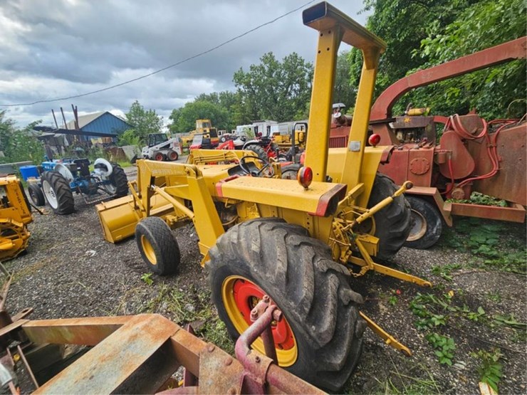 #2008-•-massey-ferguson-loader-tractor-image-3