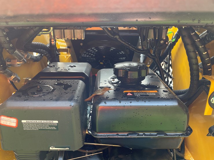 #8175-•-agt-compact-track-loader-image-21