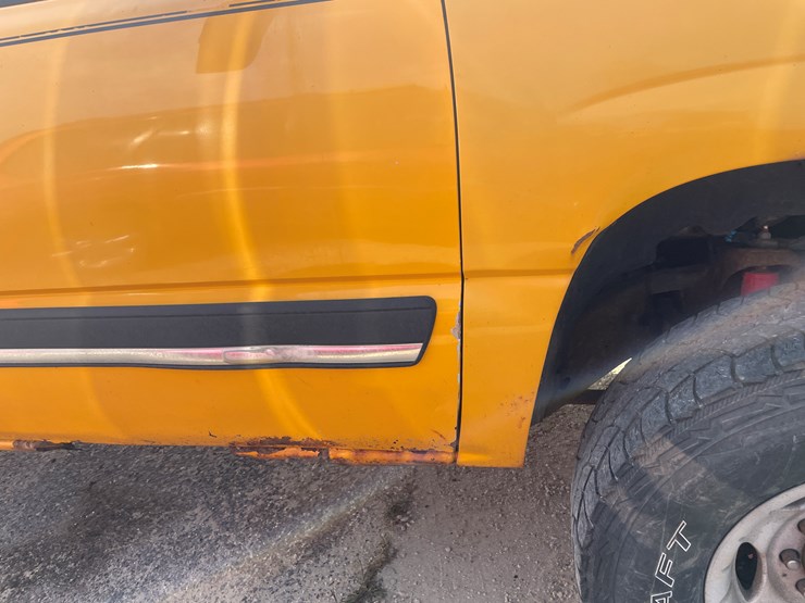 #1007-•-2004-chevy-2500-hd-(has-wi-title)-image-22