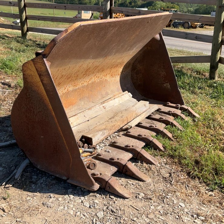 CATERPILLAR 943