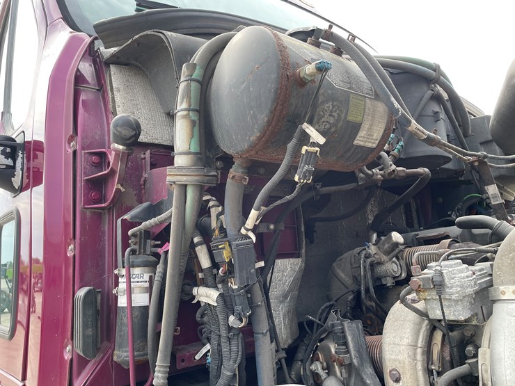 2013-kenworth-t700-image-45