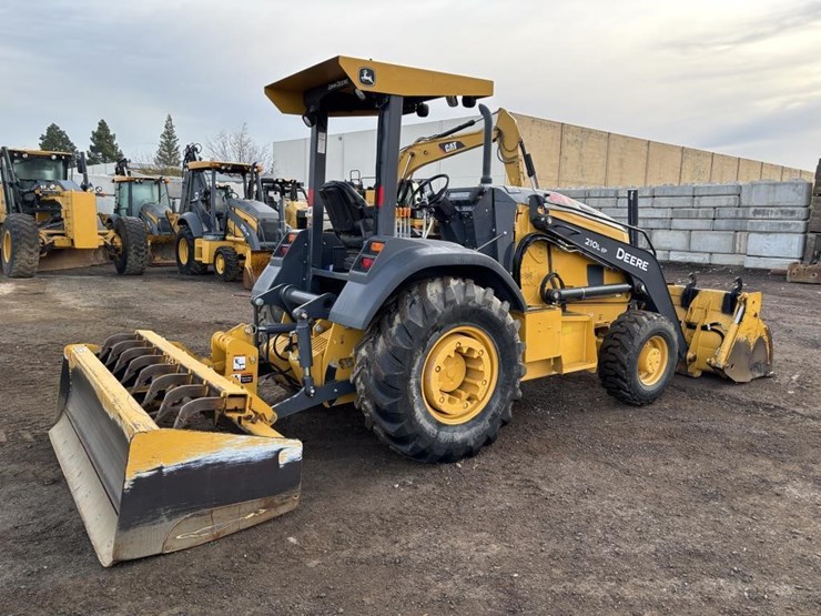 2019-deere-210l-image-3