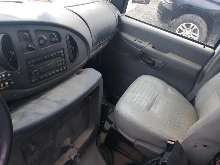 2007-ford-e350-image-12