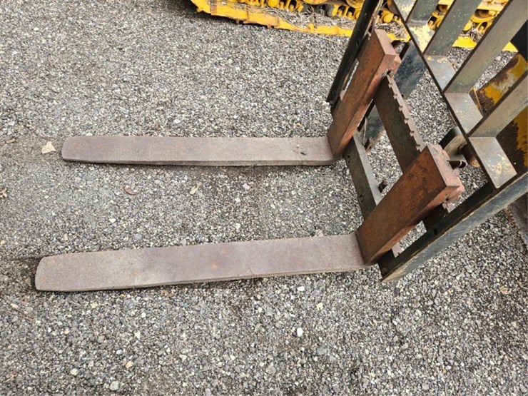 #2048-•-42"-fork-lift-pallet-forks-image-8