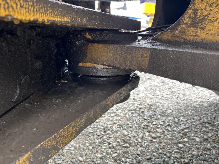 2014-deere-824k-image-43
