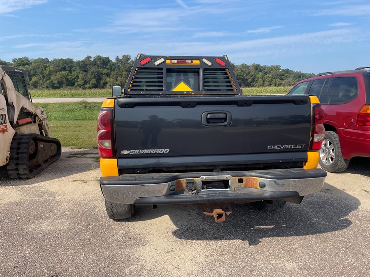 #1007-•-2004-chevy-2500-hd-(has-wi-title)-image-4
