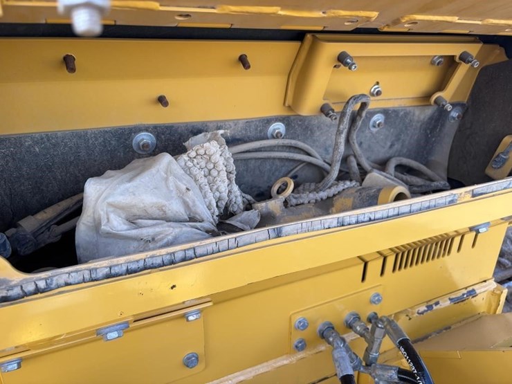2017-deere-750k-image-23