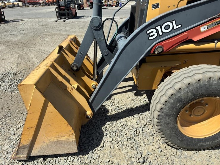 2018-deere-310l-image-5