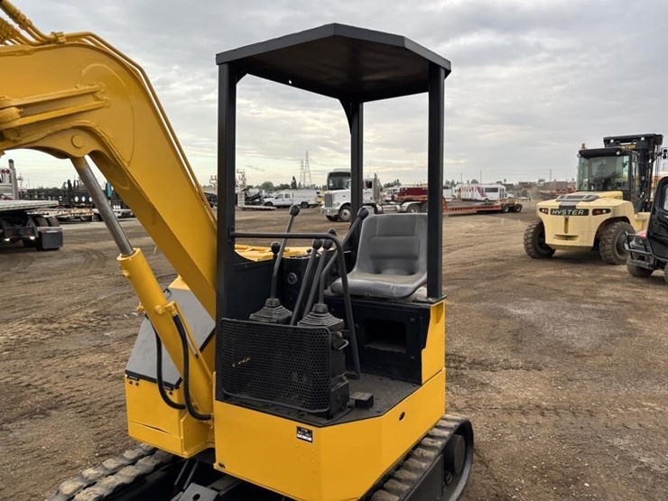 komatsu-pc28uu-image-23