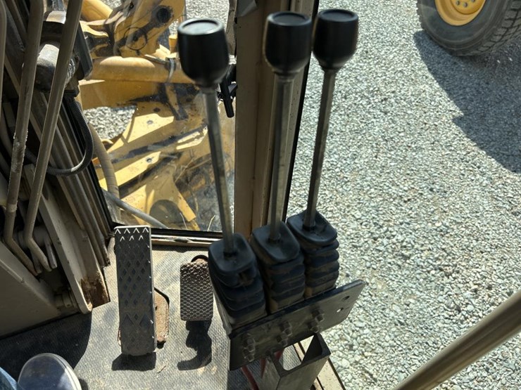 deere-770bh-image-96