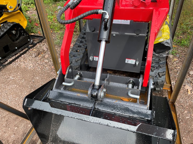 #8173-•-agt-compact-track-loader-image-12