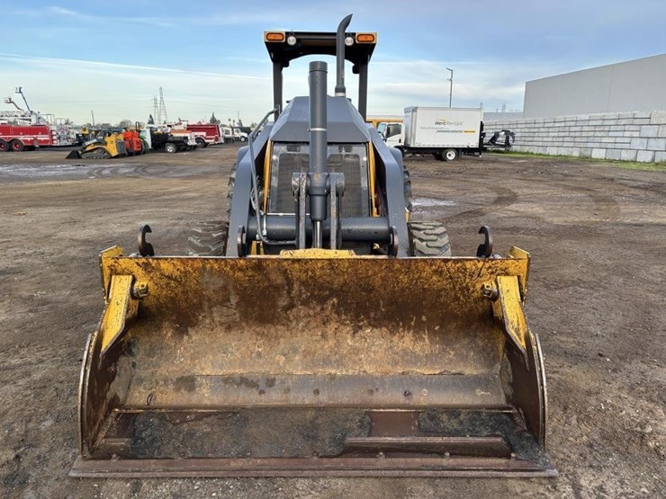 2019-deere-210l-image-6