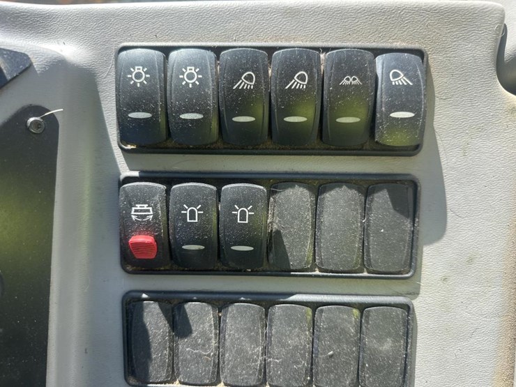 2007-volvo-g946-image-46