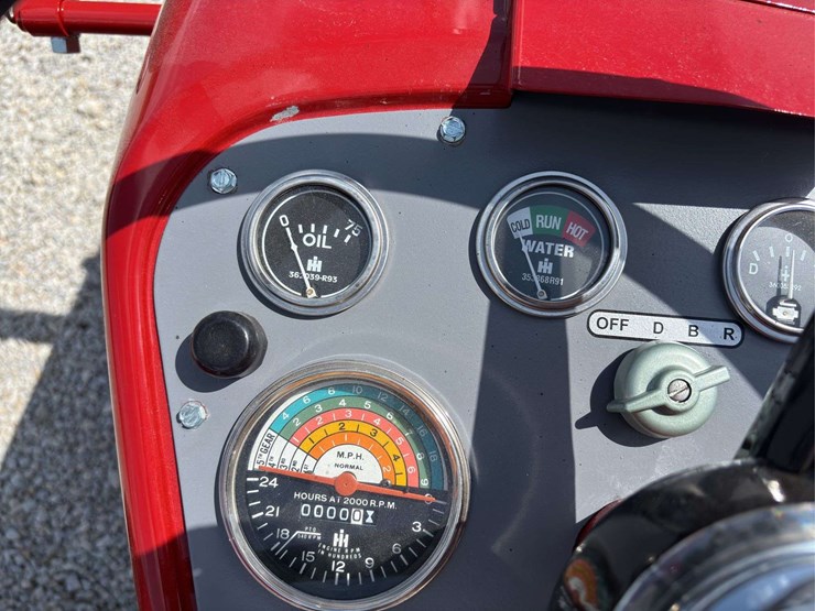 farmall-340-image-48