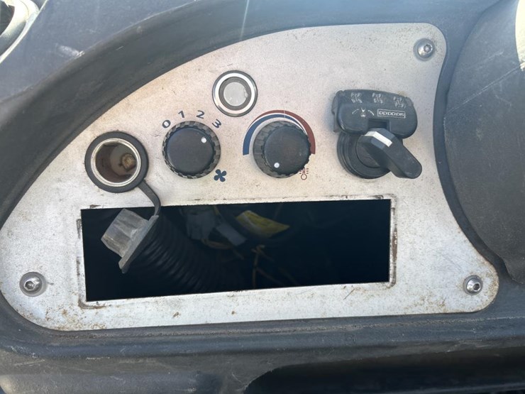 2009-jcb-527-55-image-43