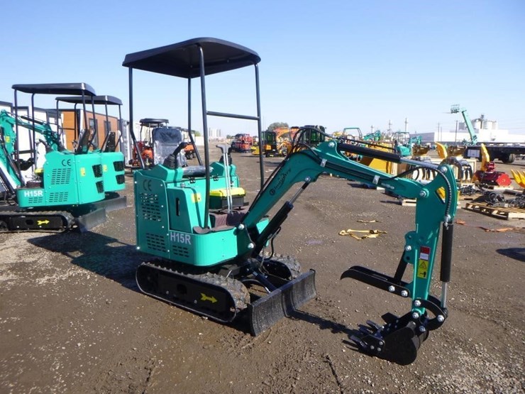 2025-agt-h15r-hydraulic-excavator-image-2
