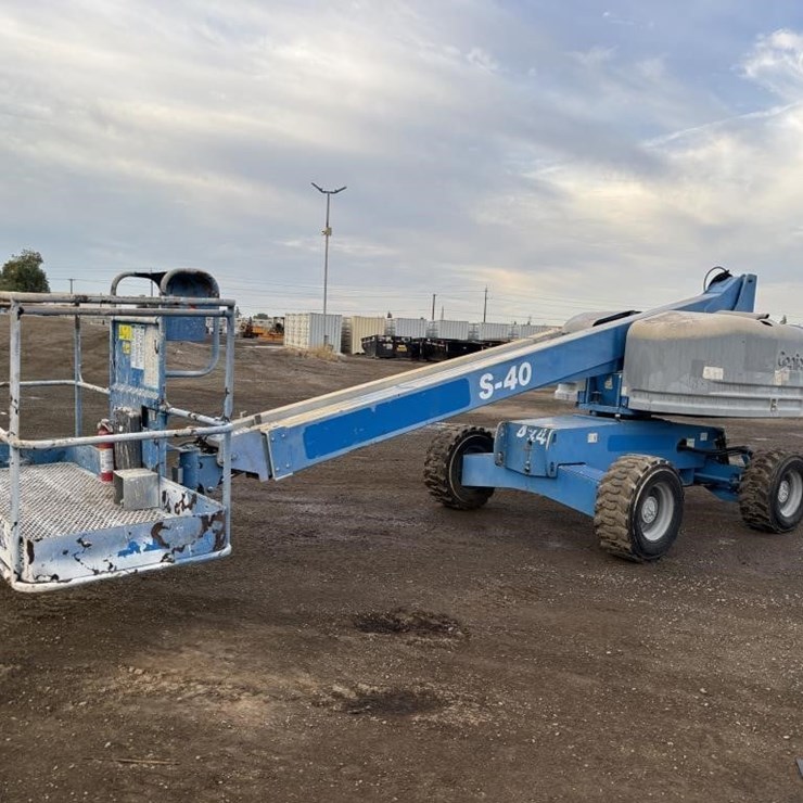 2013 GENIE S40
