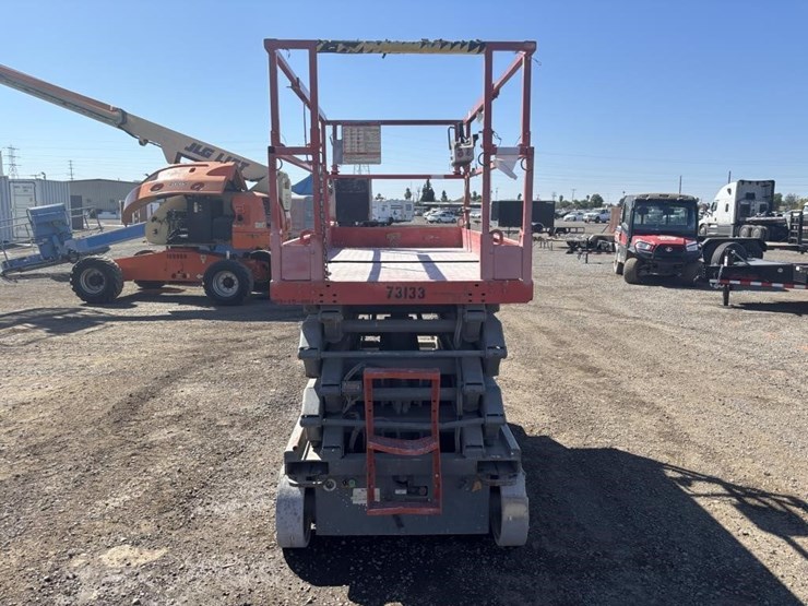 skyjack-sj4632-scissor-lift-image-6