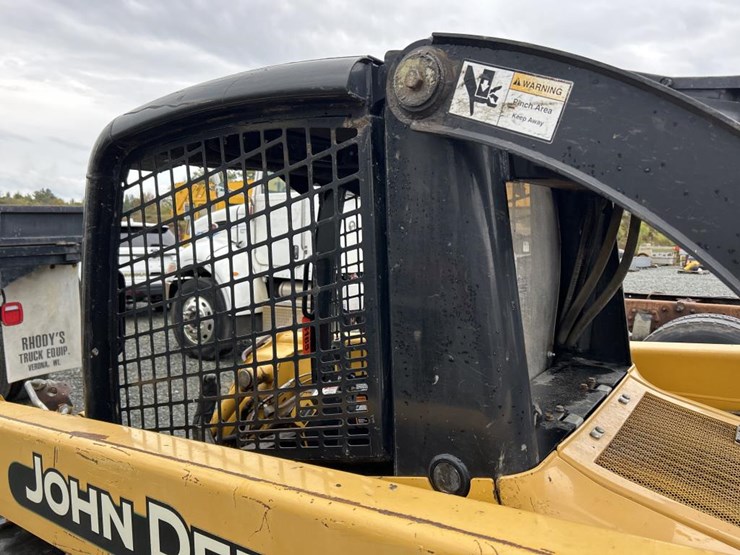 deere-240-image-27