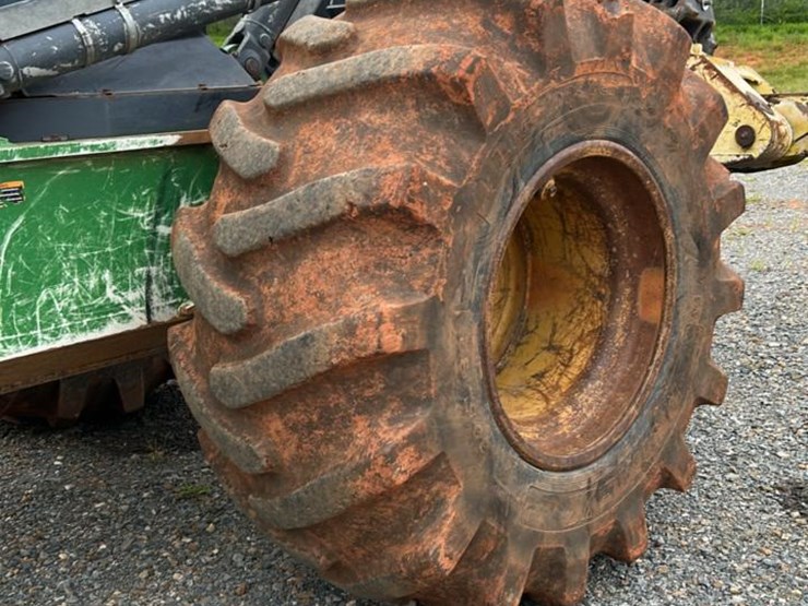 2018-deere-648l-image-8