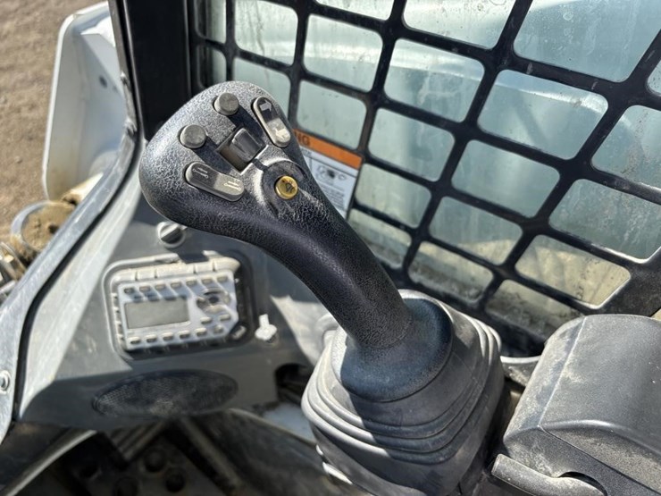 2022-bobcat-s850-image-31